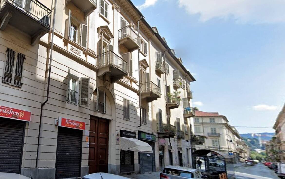 Mansarda ristrutturata arredata in Via Mazzini adiacenze Corso Cairoli - Vittorio Emanuele