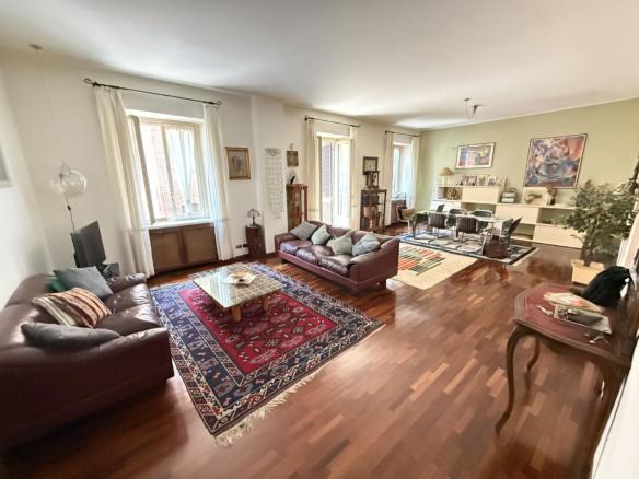 Ampio cinque locali adiacenze Corso Marconi