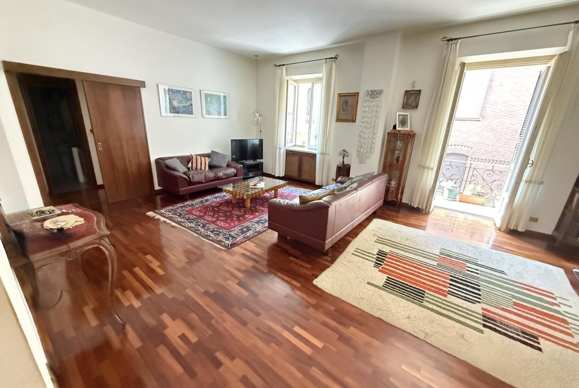 Ampio cinque locali adiacenze Corso Marconi