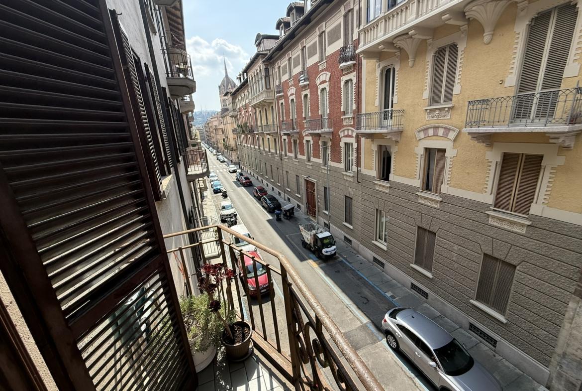 Ampio cinque locali adiacenze Corso Marconi