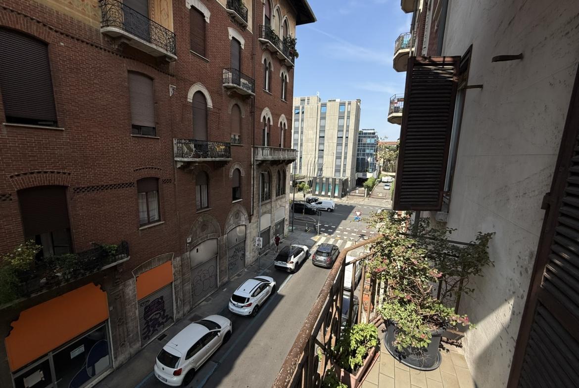 Ampio cinque locali adiacenze Corso Marconi