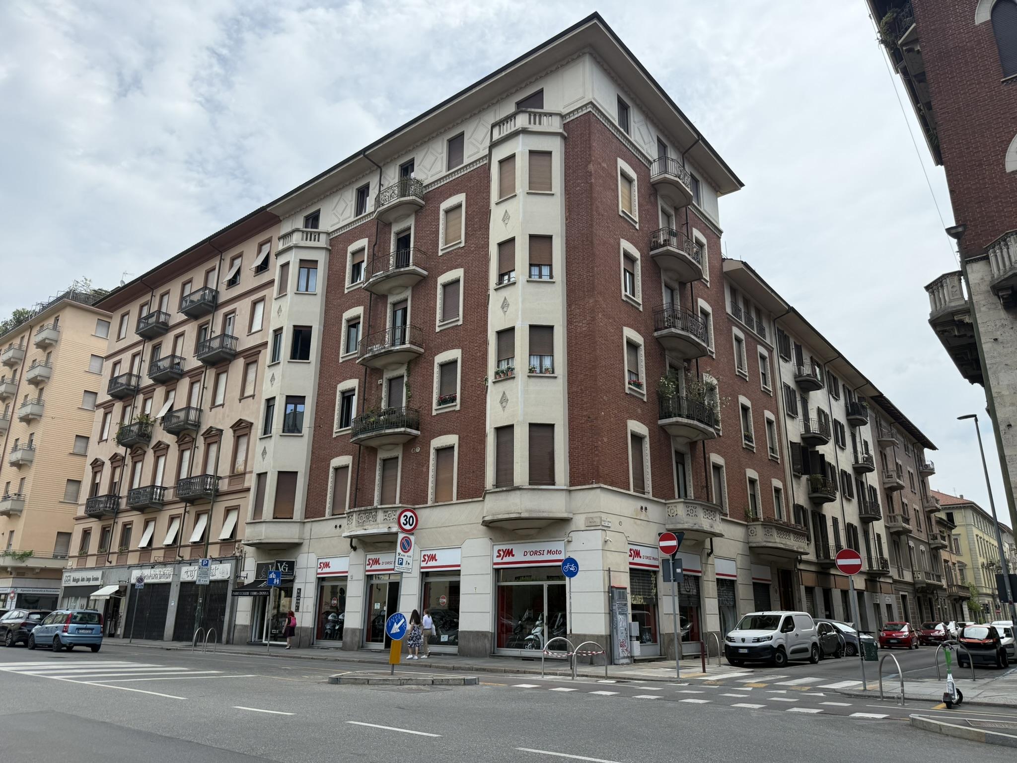 VIA CAMPANA ADIACENZE CORSO MARCONI E VIA VALPERGA CALUSO SIGNORILE 5 LOCALI IN PALAZZO D’EPOCA_43 Ampio cinque locali adiacenze Corso Marconi