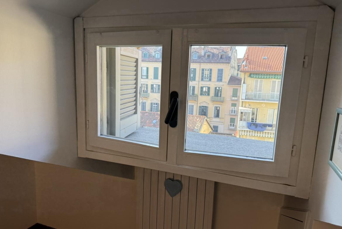 Luminoso quadrilocale mansardato adiacenze Corso Vittorio Emanuele II