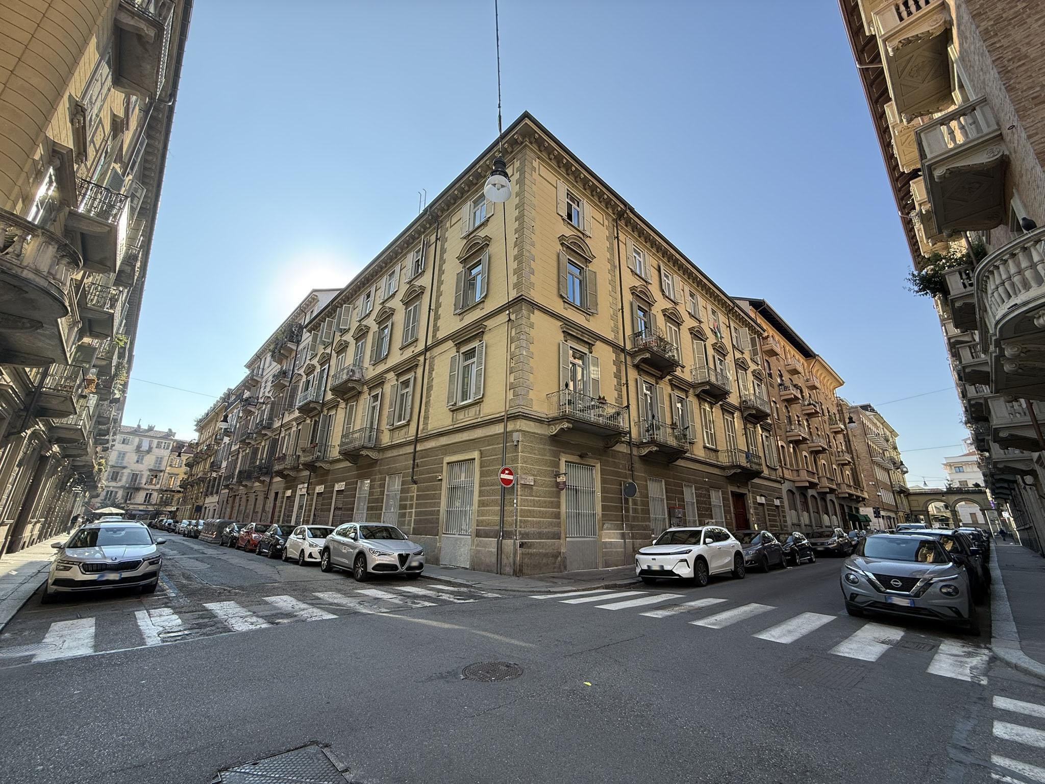 corso vittorio emanuele via galliari quadrilocale mansardato in ottimo stato interno _35 Luminoso quadrilocale mansardato adiacenze Corso Vittorio Emanuele II