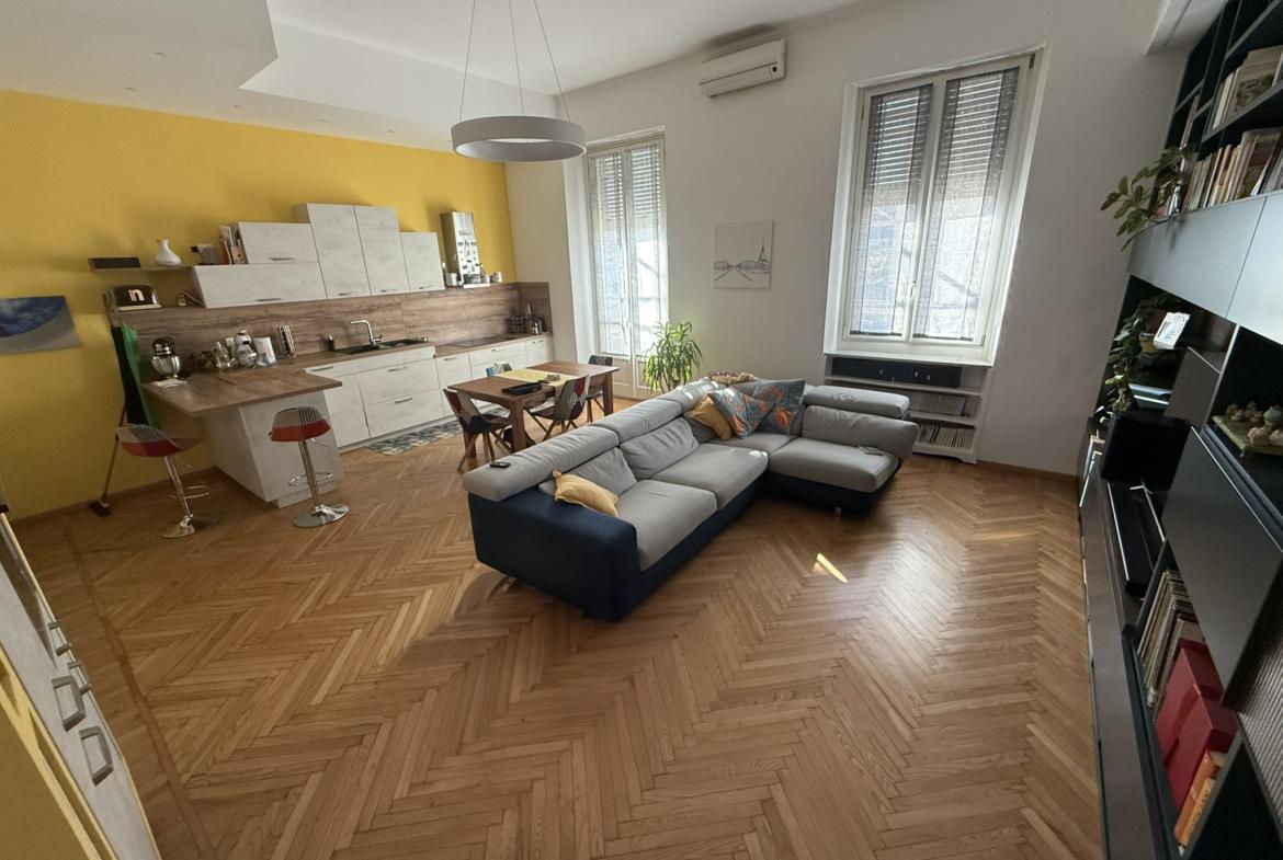 Signorile quadrilocale ristrutturato in Via Nizza
