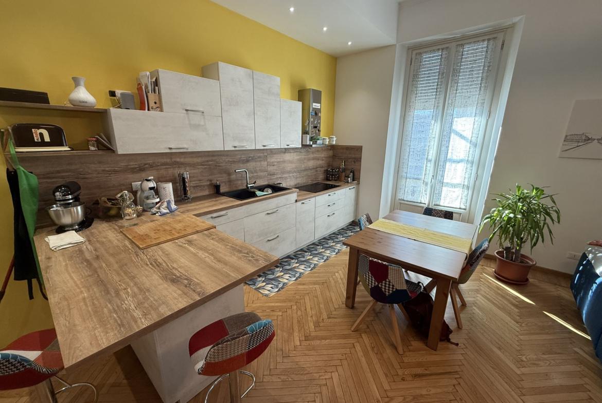 Signorile quadrilocale ristrutturato in Via Nizza