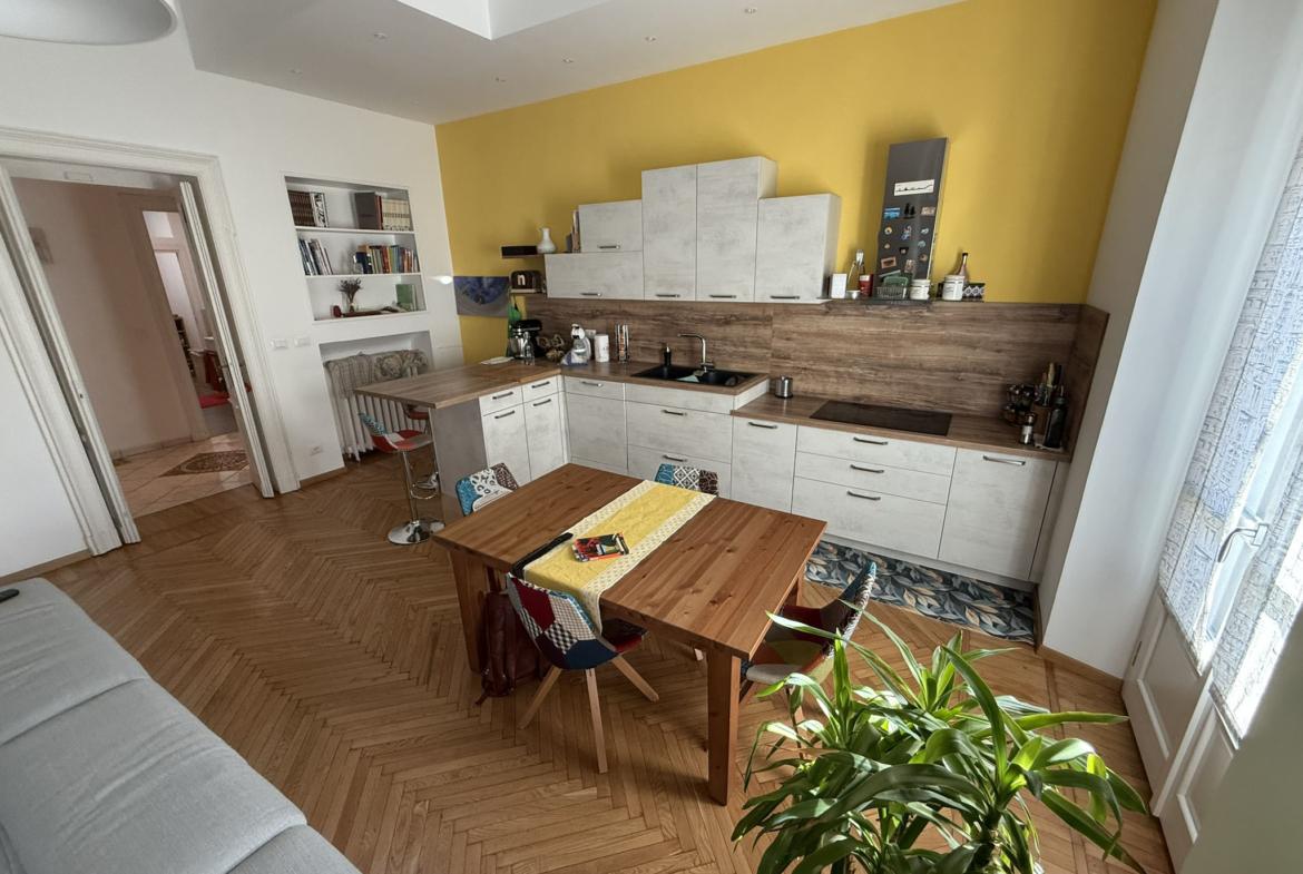 Signorile quadrilocale ristrutturato in Via Nizza