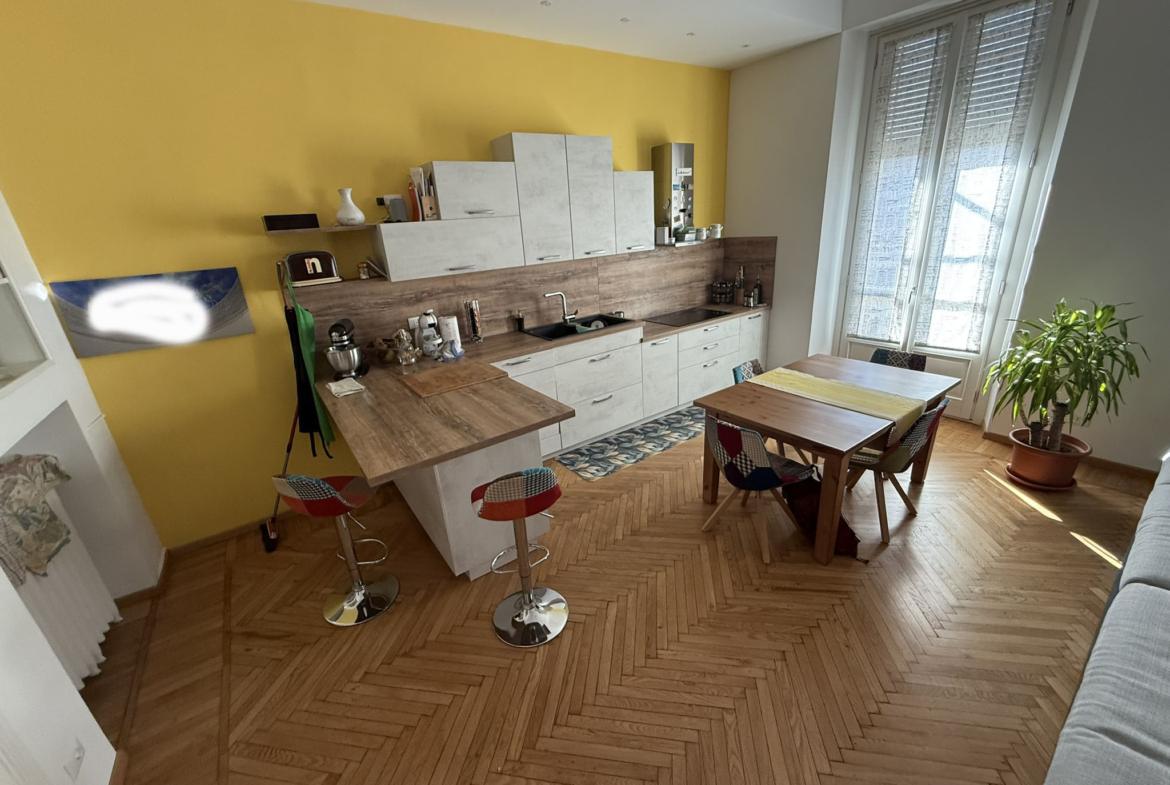 Signorile quadrilocale ristrutturato in Via Nizza