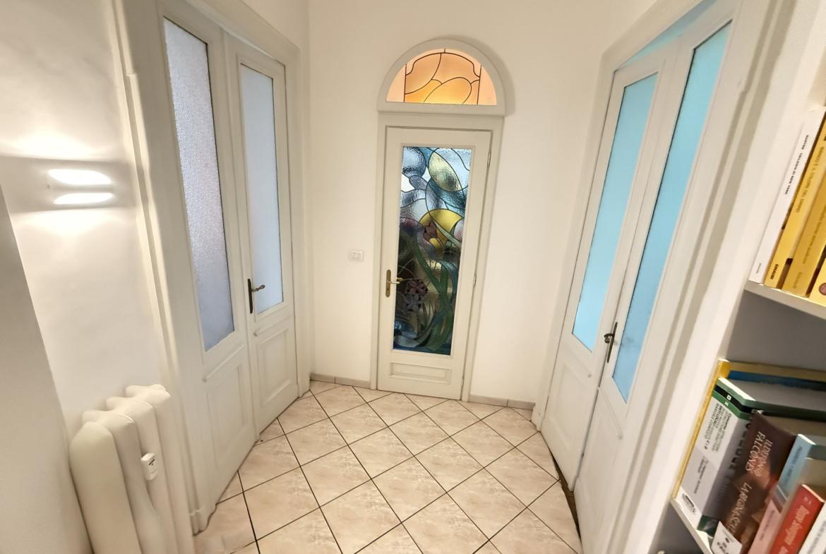 Signorile quadrilocale ristrutturato in Via Nizza