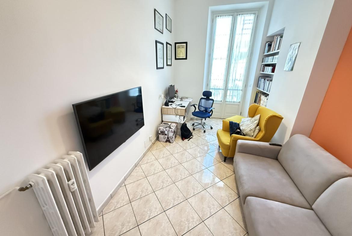 Signorile quadrilocale ristrutturato in Via Nizza