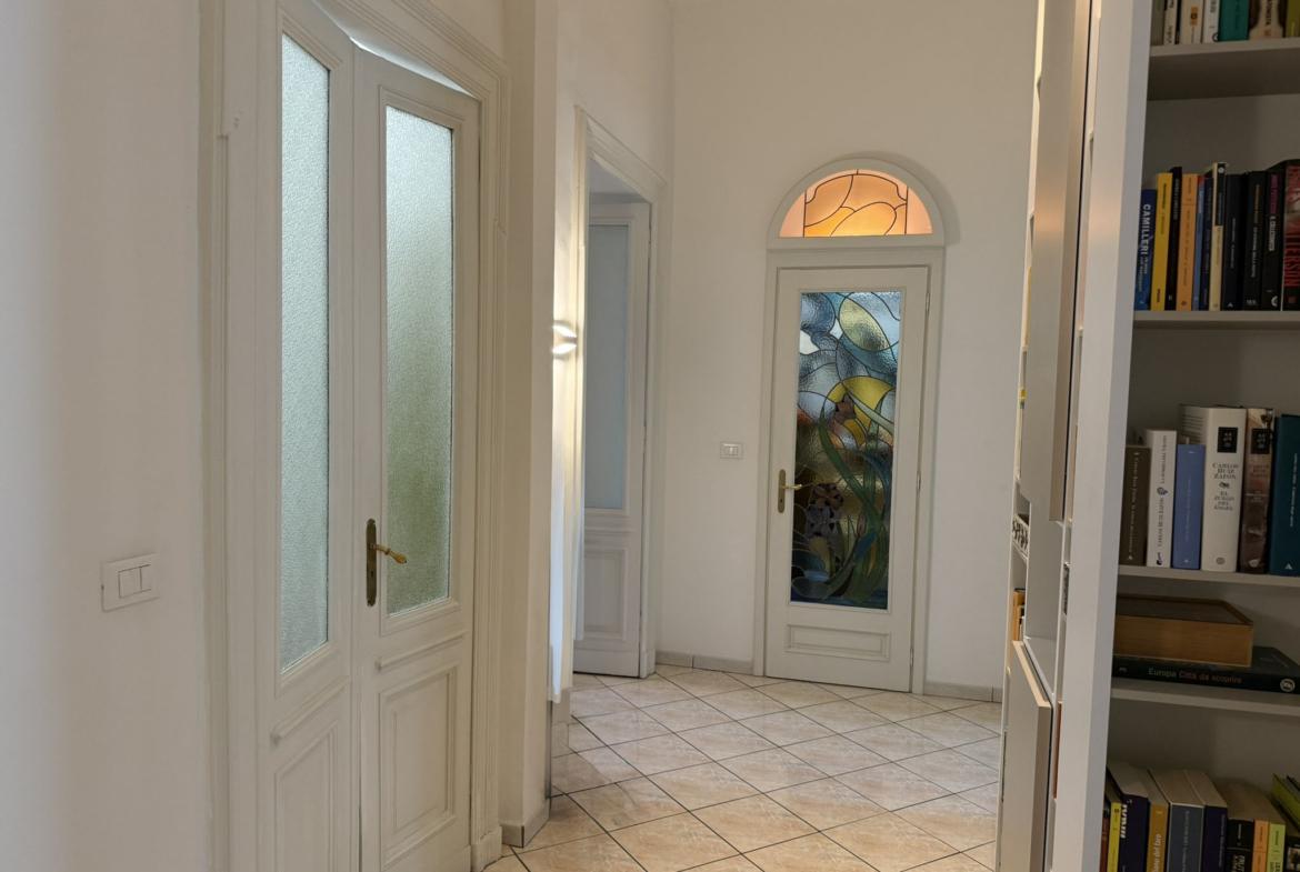 Signorile quadrilocale ristrutturato in Via Nizza