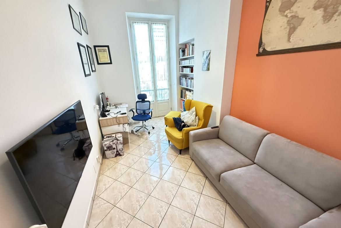 Signorile quadrilocale ristrutturato in Via Nizza