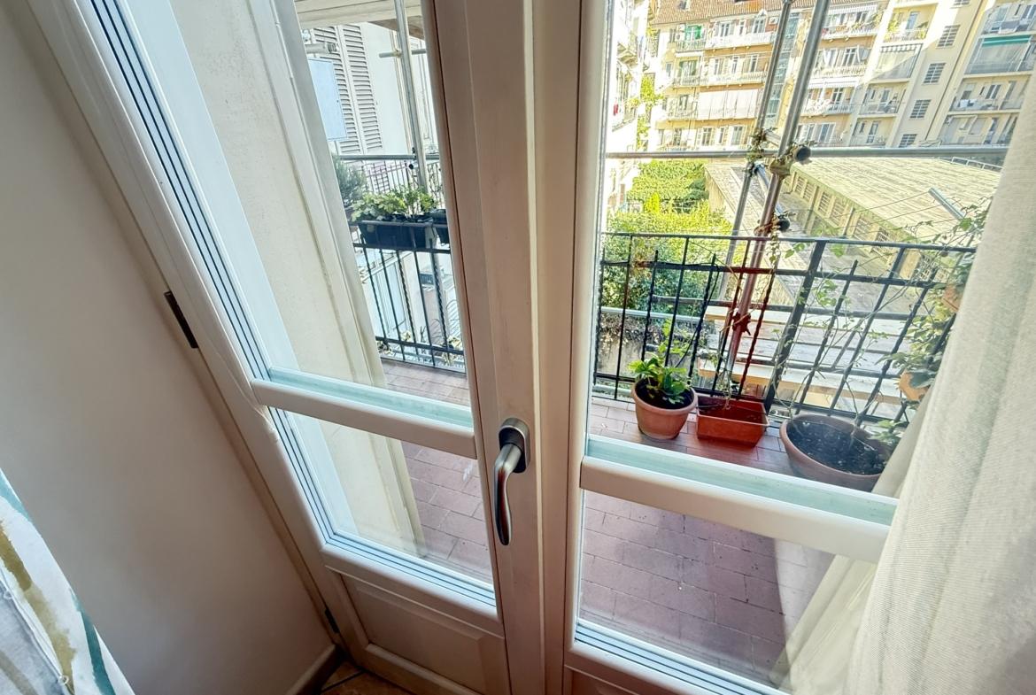 Signorile quadrilocale ristrutturato in Via Nizza