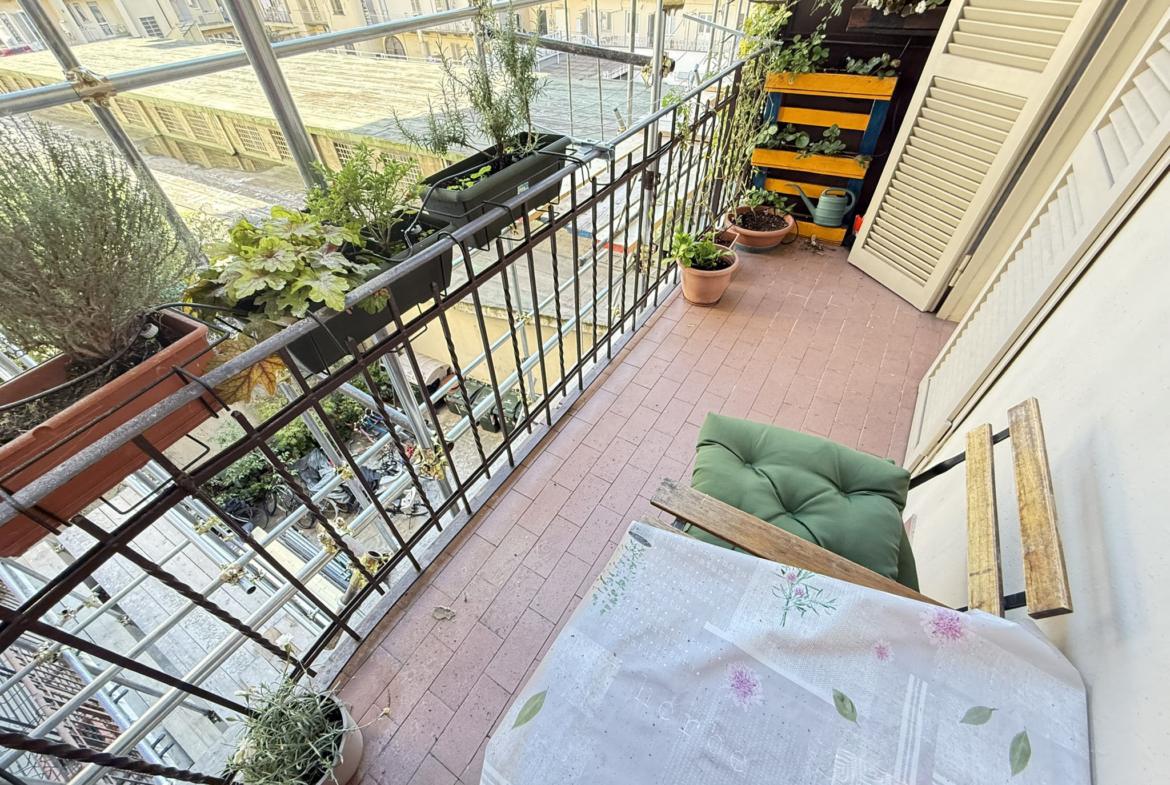 Signorile quadrilocale ristrutturato in Via Nizza
