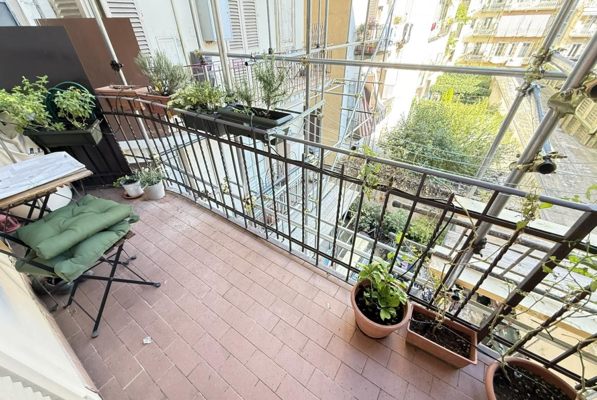 Signorile quadrilocale ristrutturato in Via Nizza