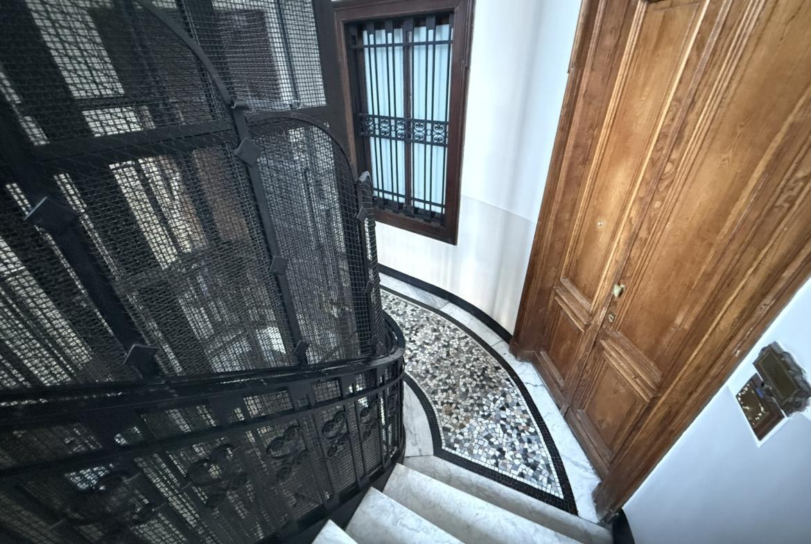 Signorile quadrilocale ristrutturato in Via Nizza