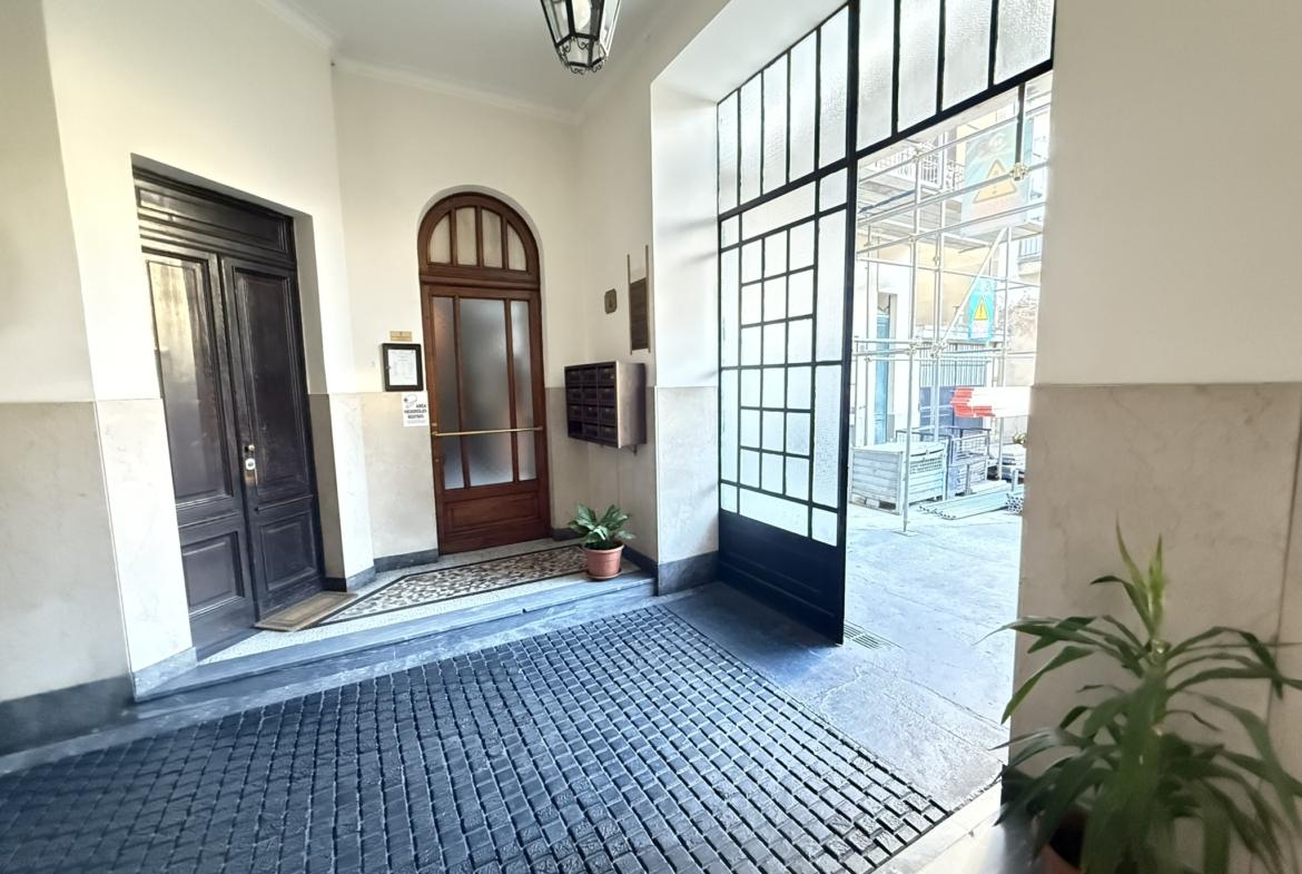Signorile quadrilocale ristrutturato in Via Nizza