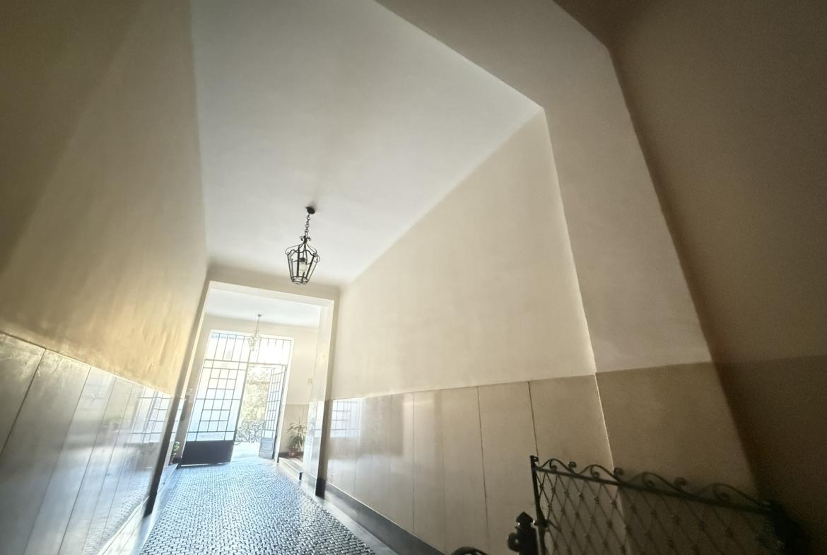 Signorile quadrilocale ristrutturato in Via Nizza