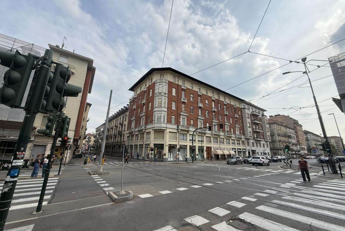 Signorile quadrilocale ristrutturato in Via Nizza